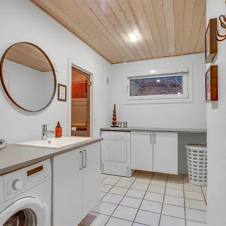 Jensen - 700m To The Fjord By Interhome *