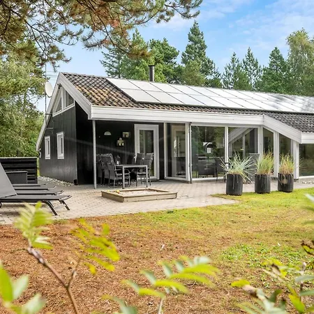 Jensen - 700m To The Fjord By Interhome *